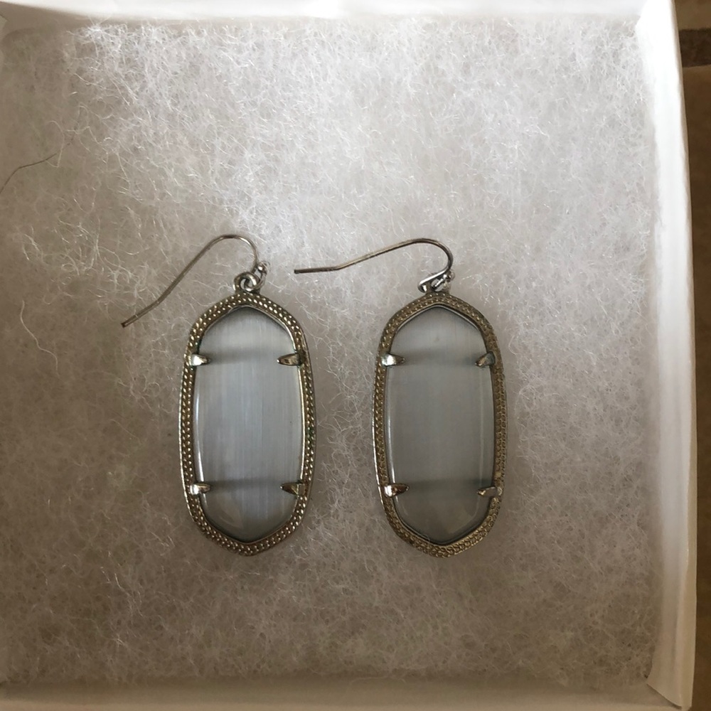 silver & gray kendra scott earrings